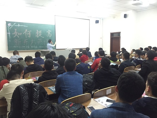 20160505三亿体育新东方英语讲座（1）.jpg